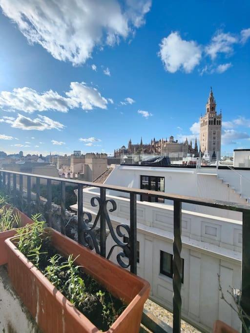 Lovely 1-Bedroom Loft With Terrace. Amazing View. Seville Exterior photo
